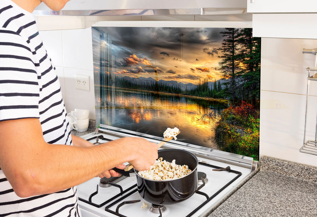 a man is cooking popcorn on the stove