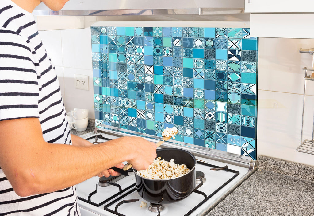 a man is cooking popcorn on the stove